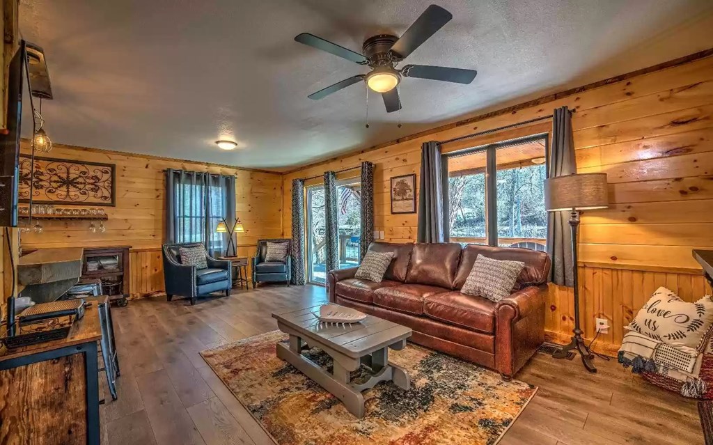 414978 Mineral Bluff Residential