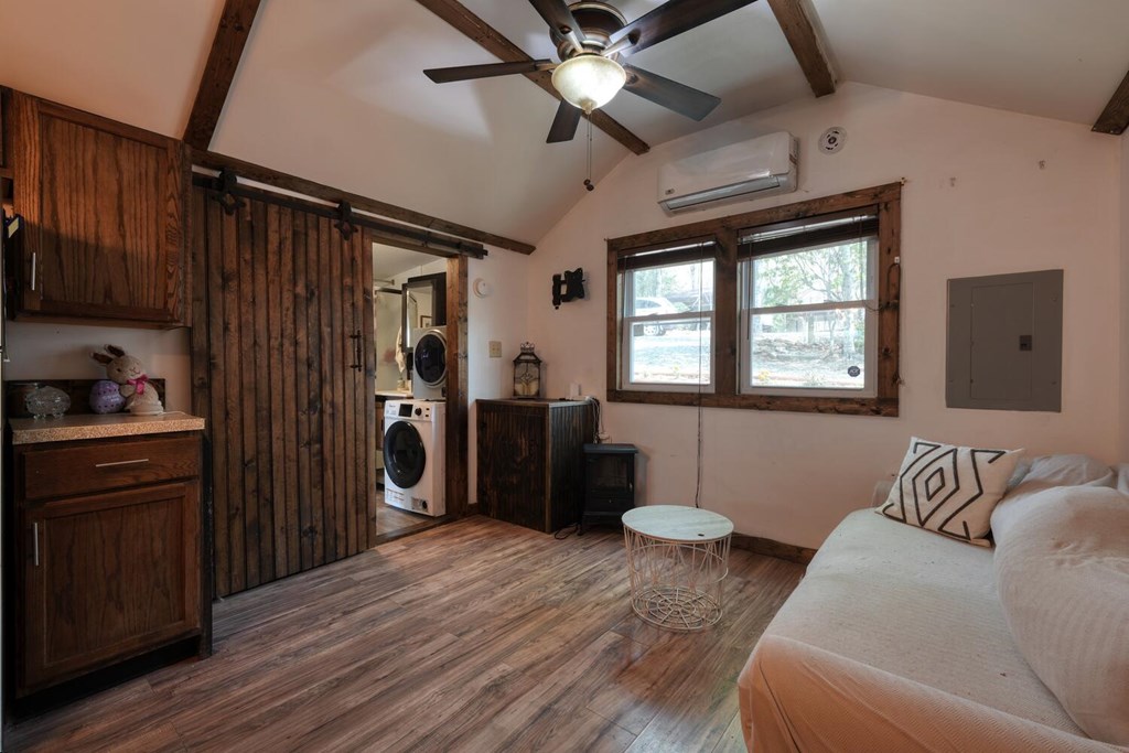 414984 Young Harris Residential