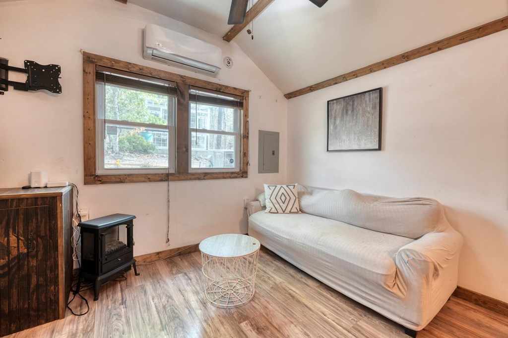 414984 Young Harris Residential