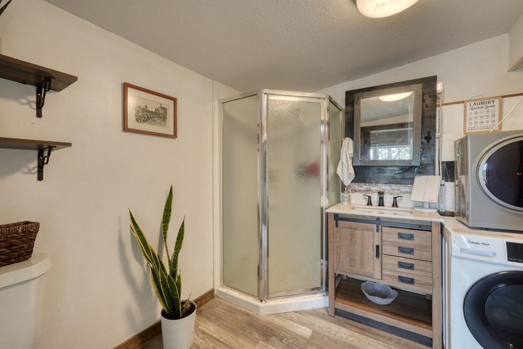 414984 Young Harris Residential