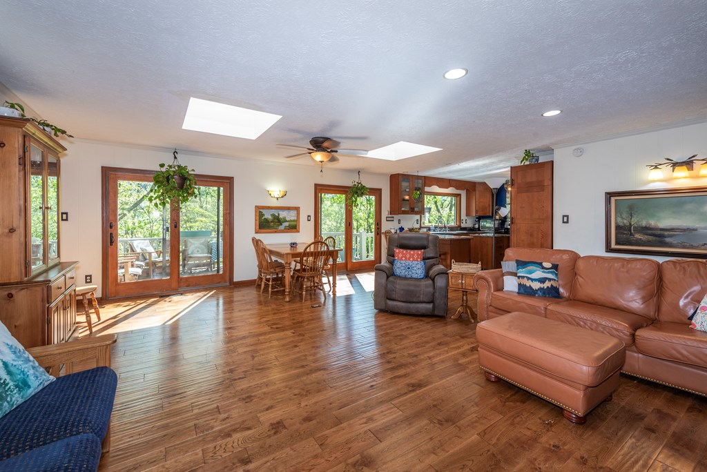 415037 Jasper Residential