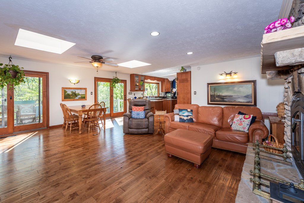 415037 Jasper Residential