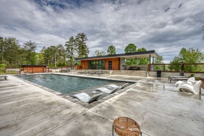 415138 Young Harris Residential