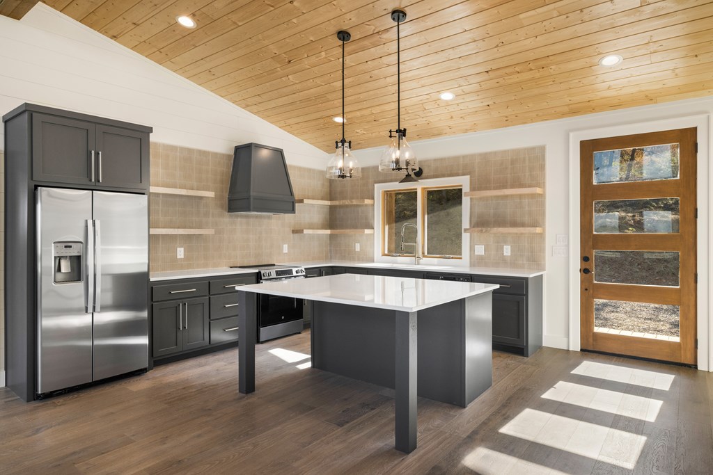 415150 Mineral Bluff Residential