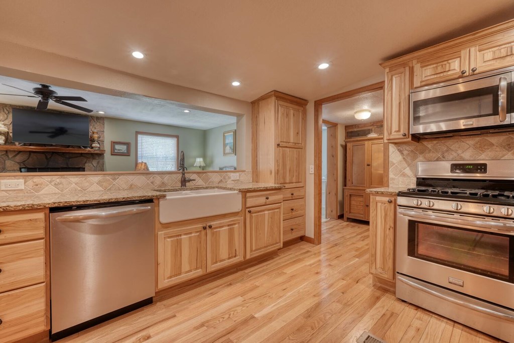415202 Young Harris Residential