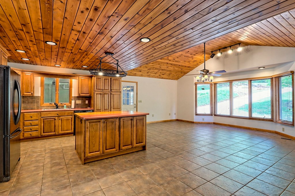 415268 Hiawassee Residential