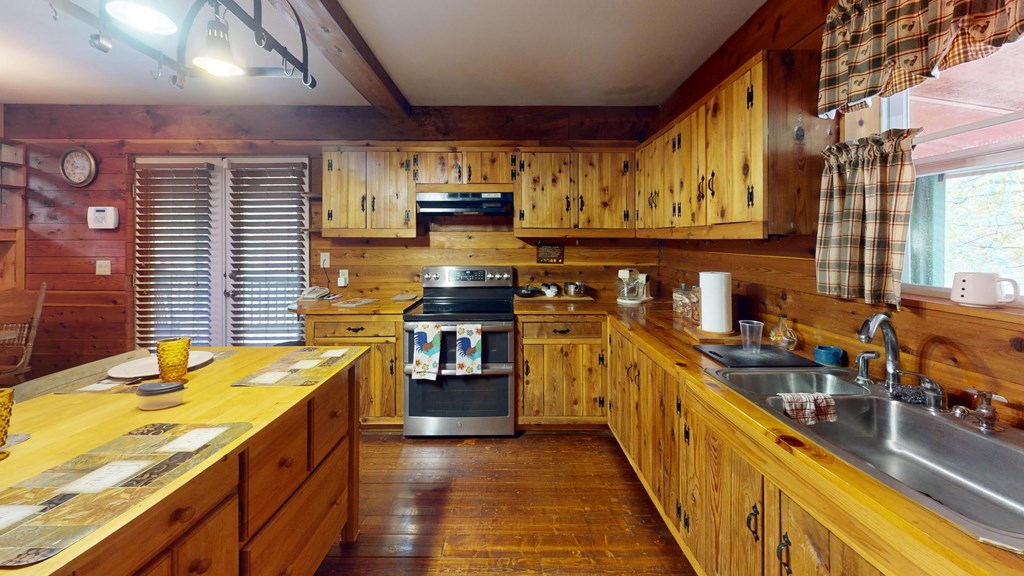415270 Young Harris Residential