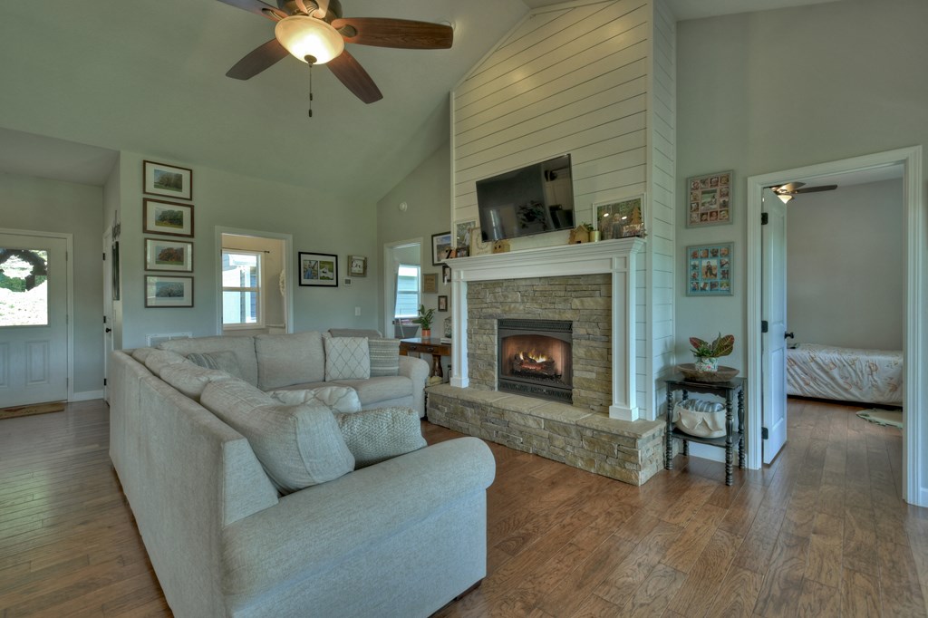 415340 Hayesville Residential