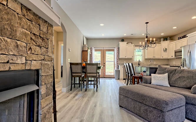 415370 Hayesville Residential