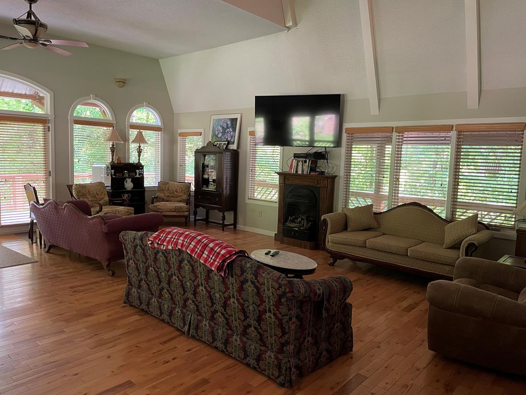 415389 Hayesville Residential