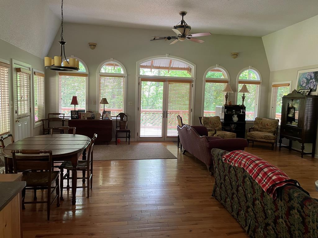 415389 Hayesville Residential