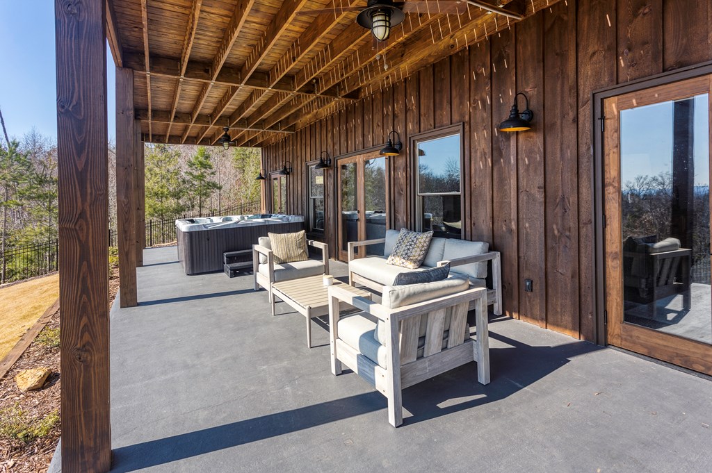 415404 Mineral Bluff Residential