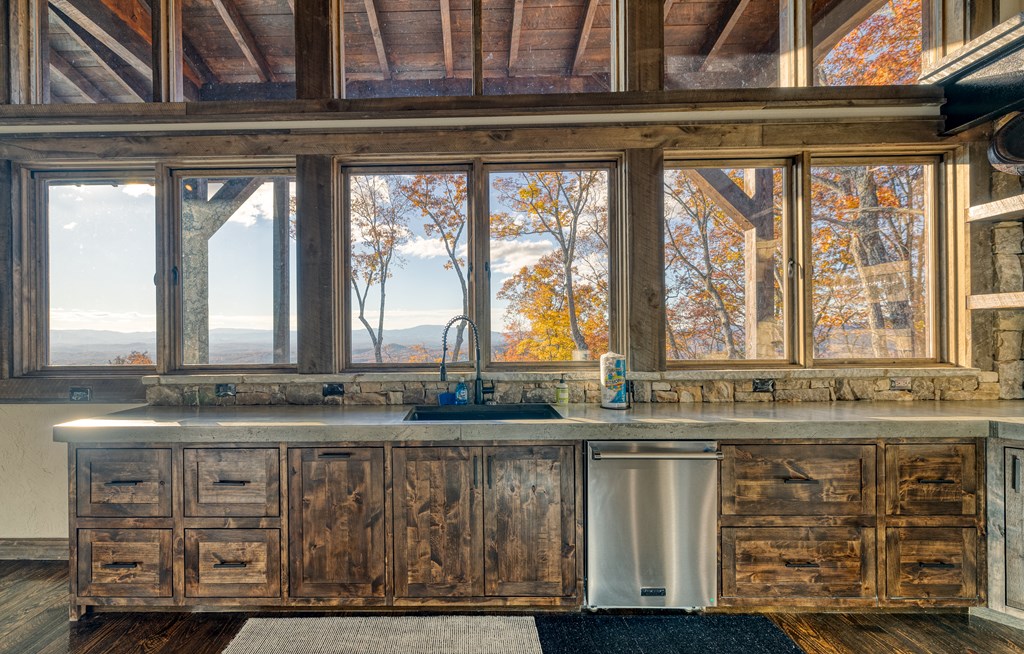 415407 Mineral Bluff Residential