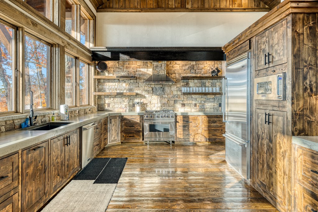 415407 Mineral Bluff Residential