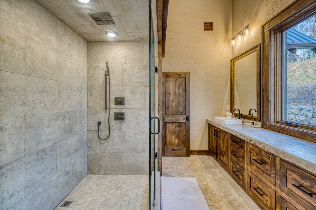 415407 Mineral Bluff Residential