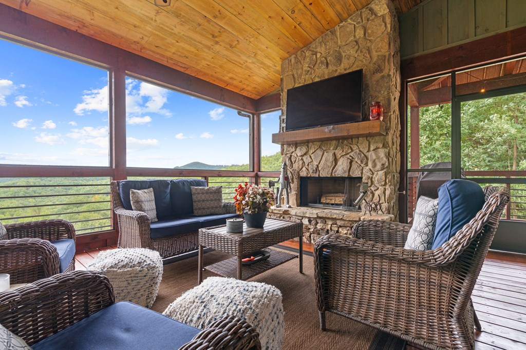 415414 Mineral Bluff Residential
