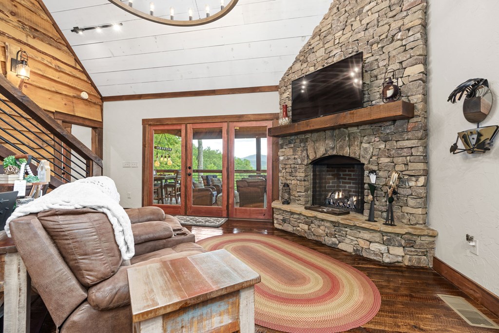415414 Mineral Bluff Residential
