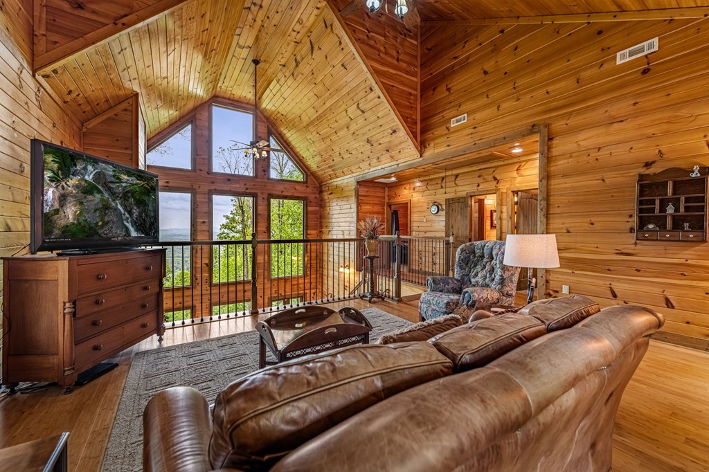 415415 Mineral Bluff Residential