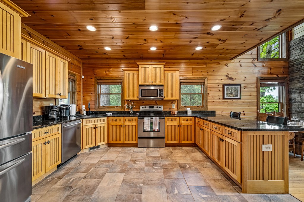 415415 Mineral Bluff Residential