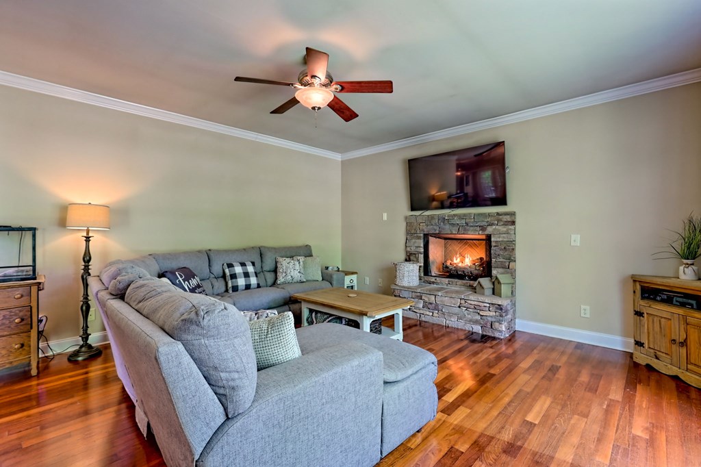 415462 Young Harris Residential