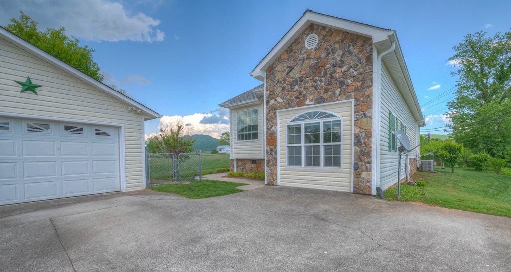 415496 Murphy Residential