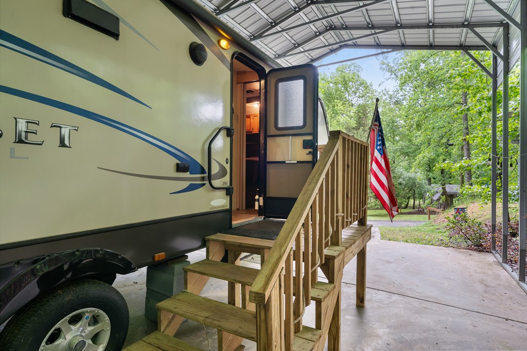 415500 Chatsworth Residential