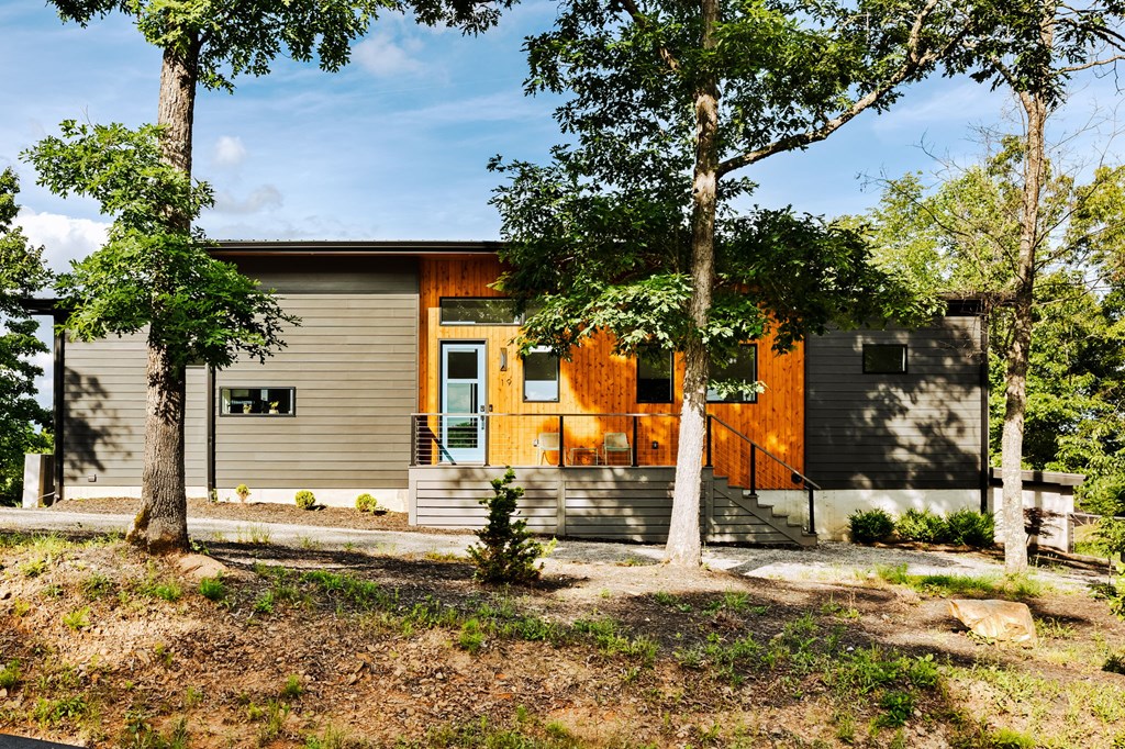 415525 Young Harris Residential