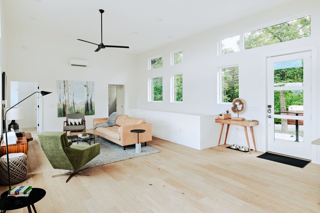 415525 Young Harris Residential