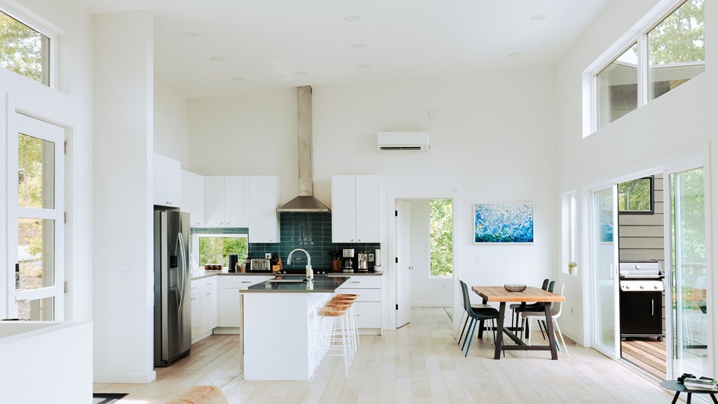 415525 Young Harris Residential