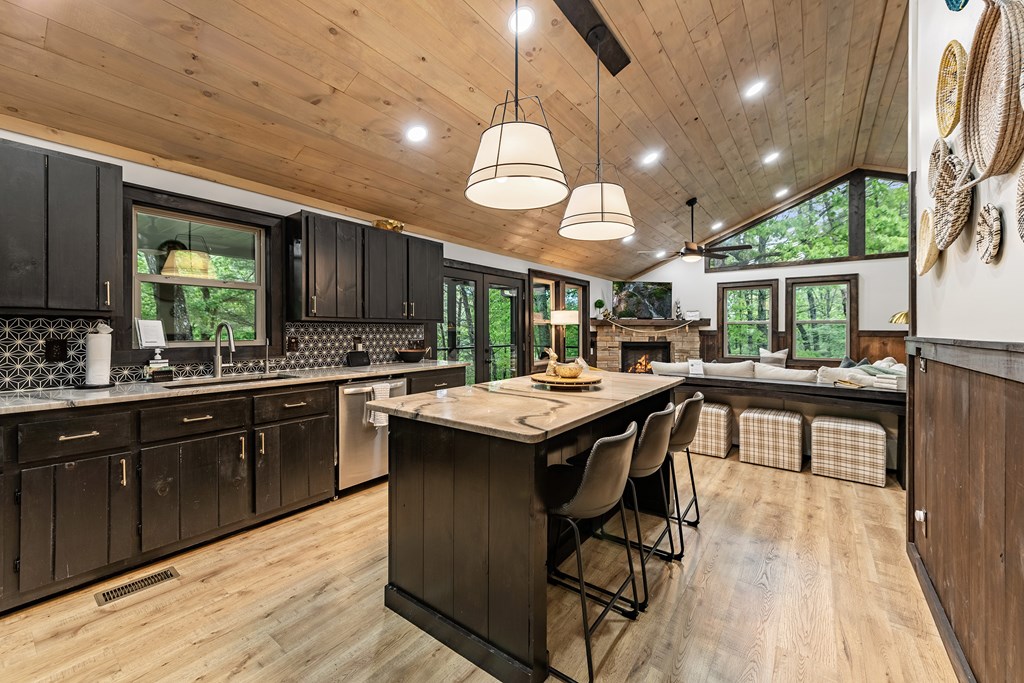 415555 Mineral Bluff Residential