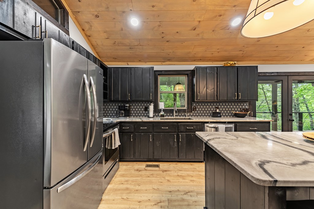 415555 Mineral Bluff Residential