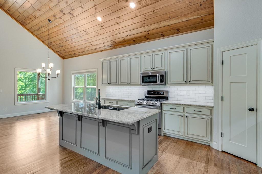 415641 Young Harris Residential