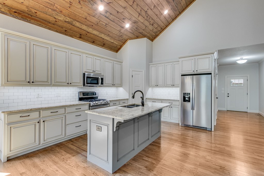 415641 Young Harris Residential