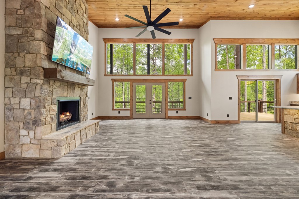 415689 Blue Ridge Residential