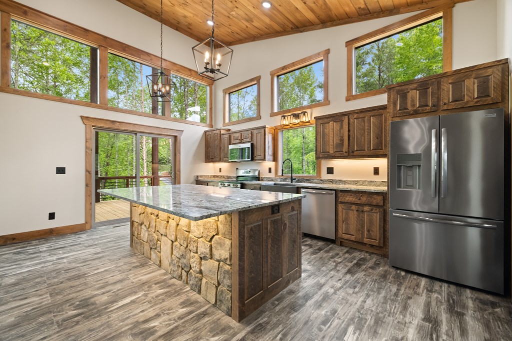 415689 Blue Ridge Residential