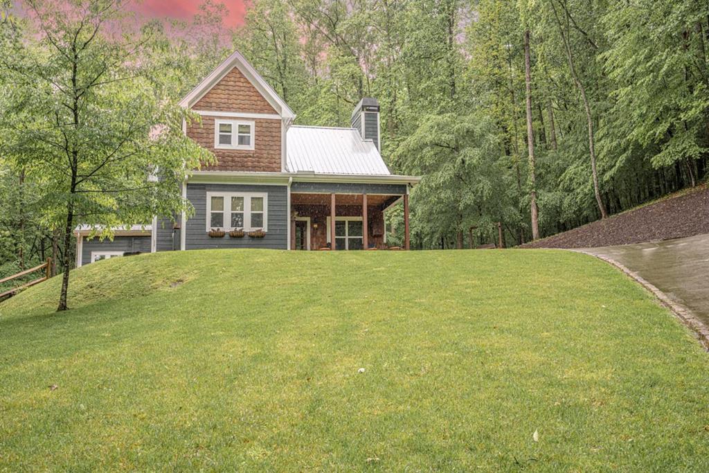 415692 Young Harris Residential