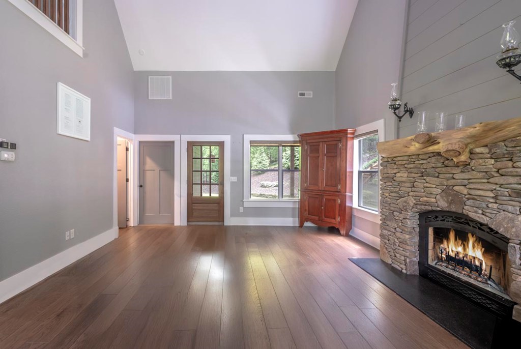 415692 Young Harris Residential