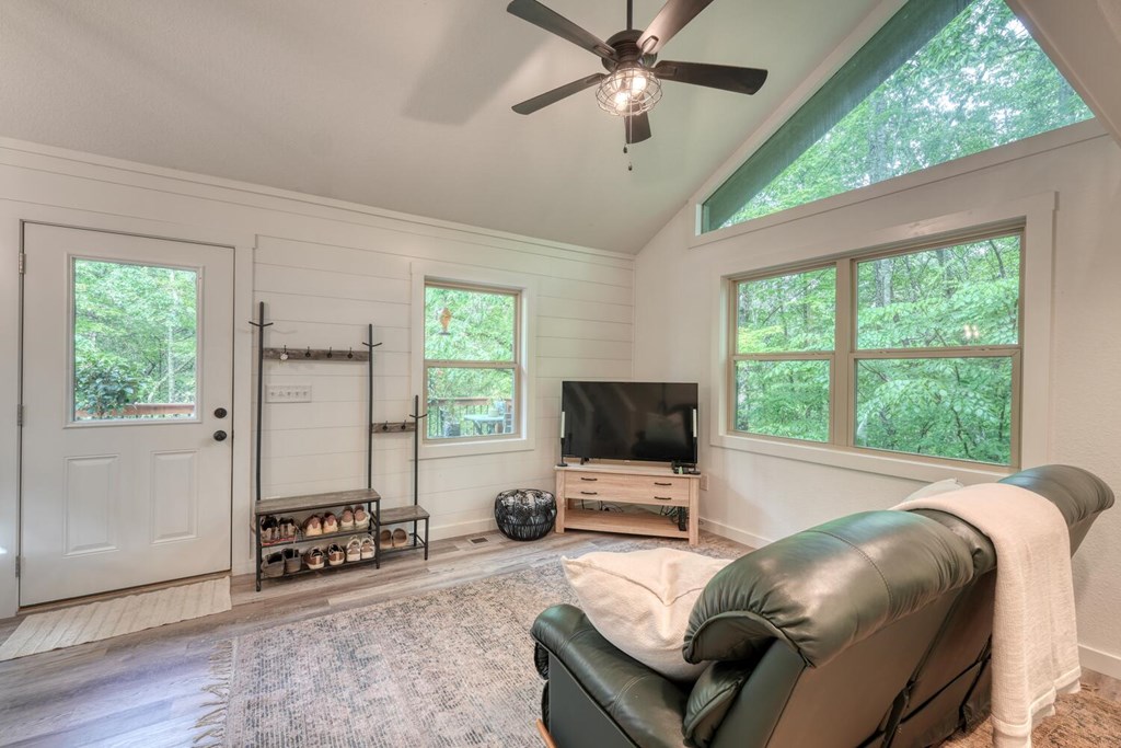 415703 Young Harris Residential