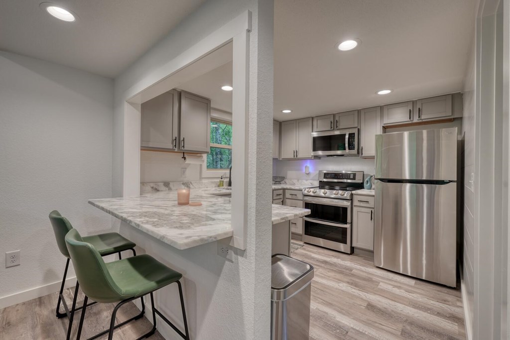 415703 Young Harris Residential