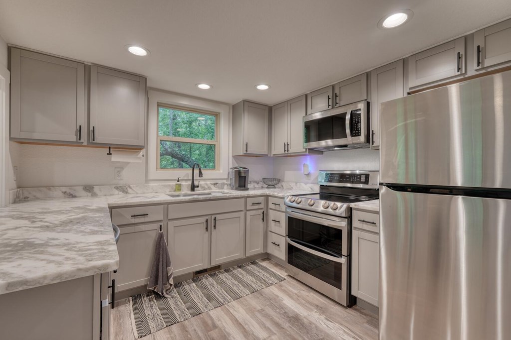 415703 Young Harris Residential