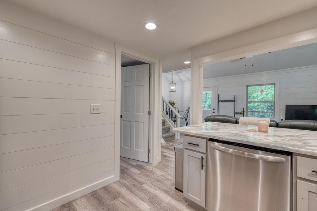 415703 Young Harris Residential