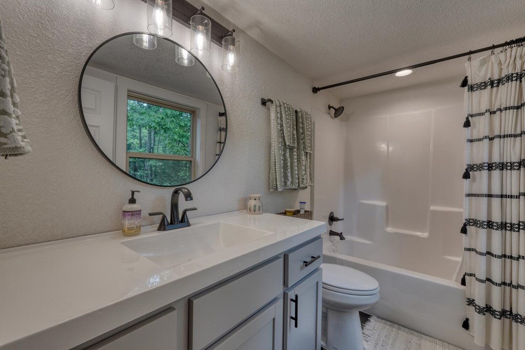 415703 Young Harris Residential