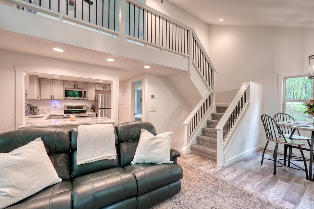 415703 Young Harris Residential