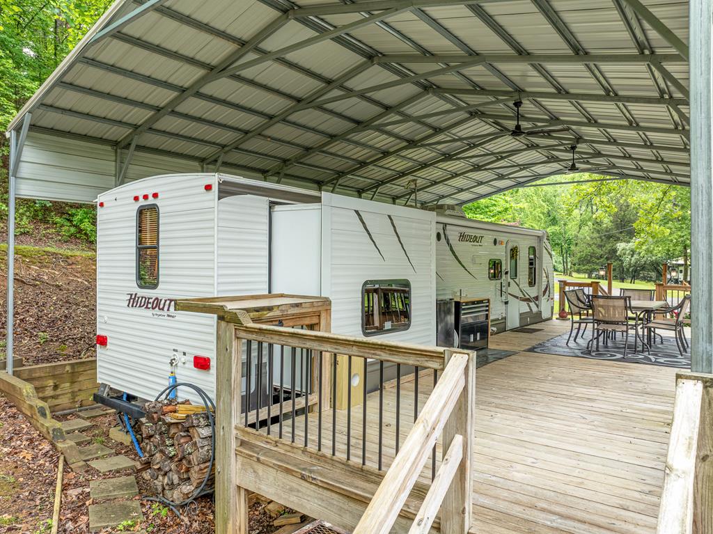 415710 Chatsworth Residential