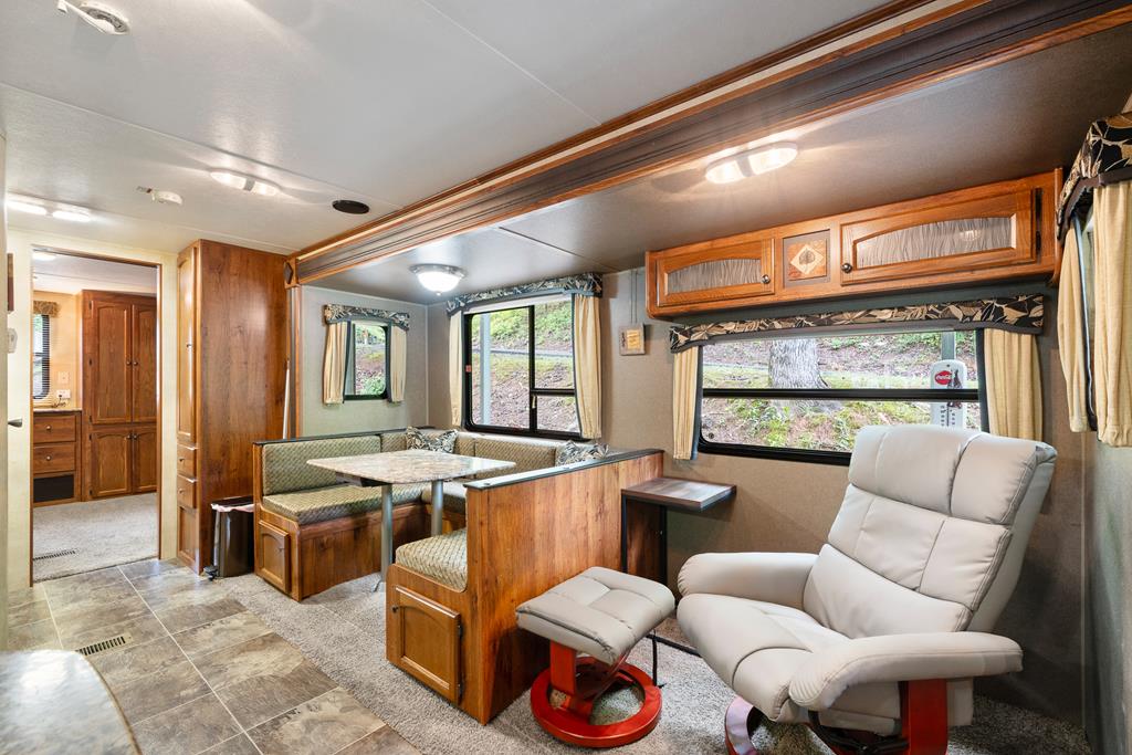 415710 Chatsworth Residential
