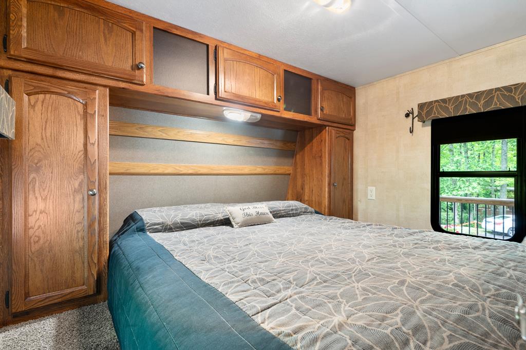 415710 Chatsworth Residential
