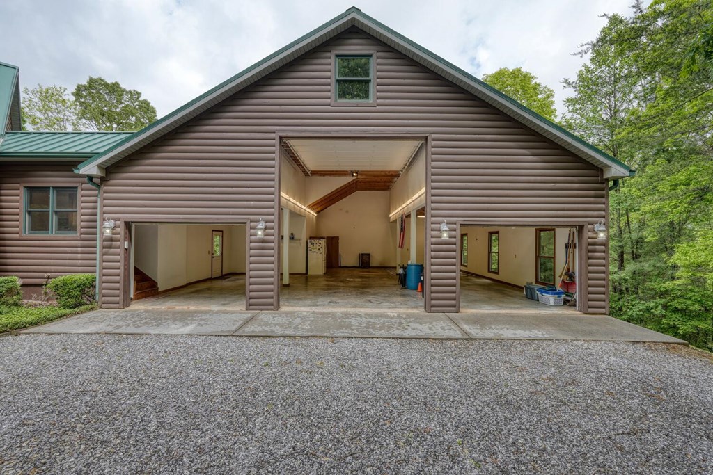 415716 Young Harris Residential