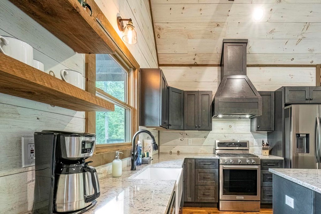 415757 Blue Ridge Residential