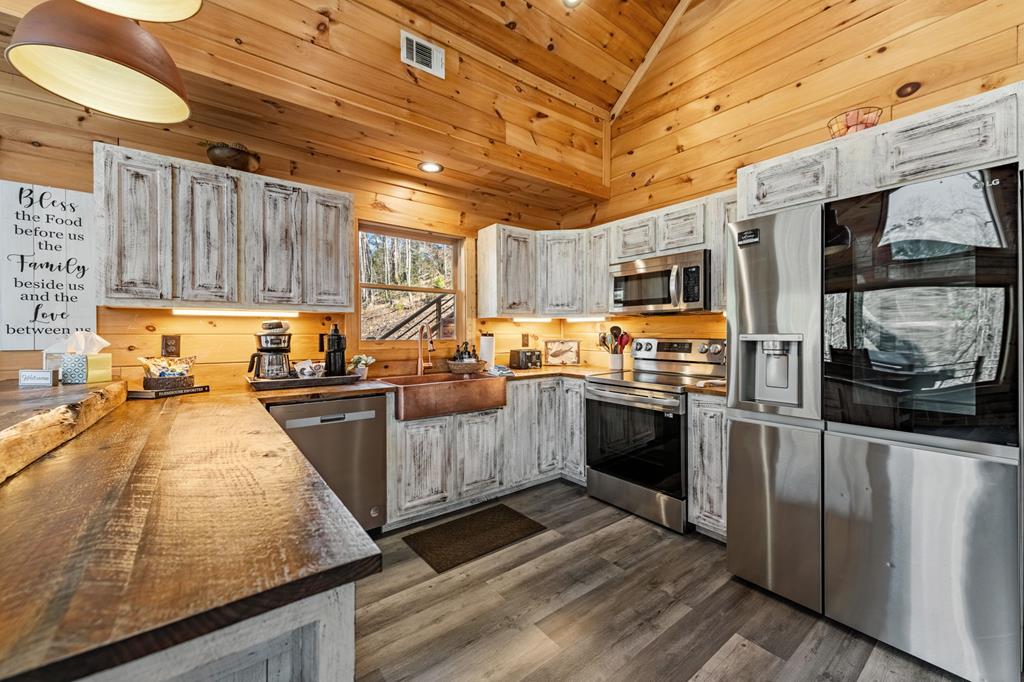 415824 Blue Ridge Residential