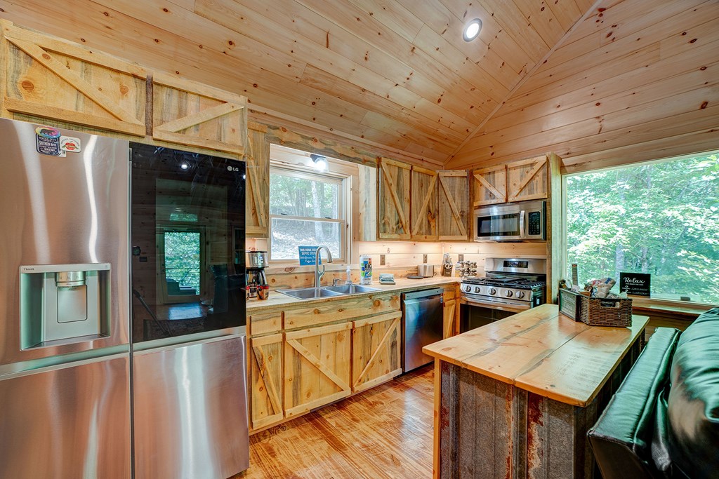 415829 Mineral Bluff Residential